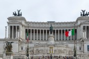 이탈리아 상원의원, 의회에서 챗GPT로 작성한 연설 낭독