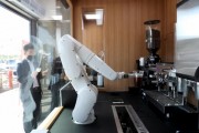 로봇이 커피 타고 서빙하고…서해안고속도로 휴게소 시범 운영