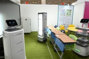 LG전자, 대한민국 교육박람회서 살균·운반 로봇 선봬